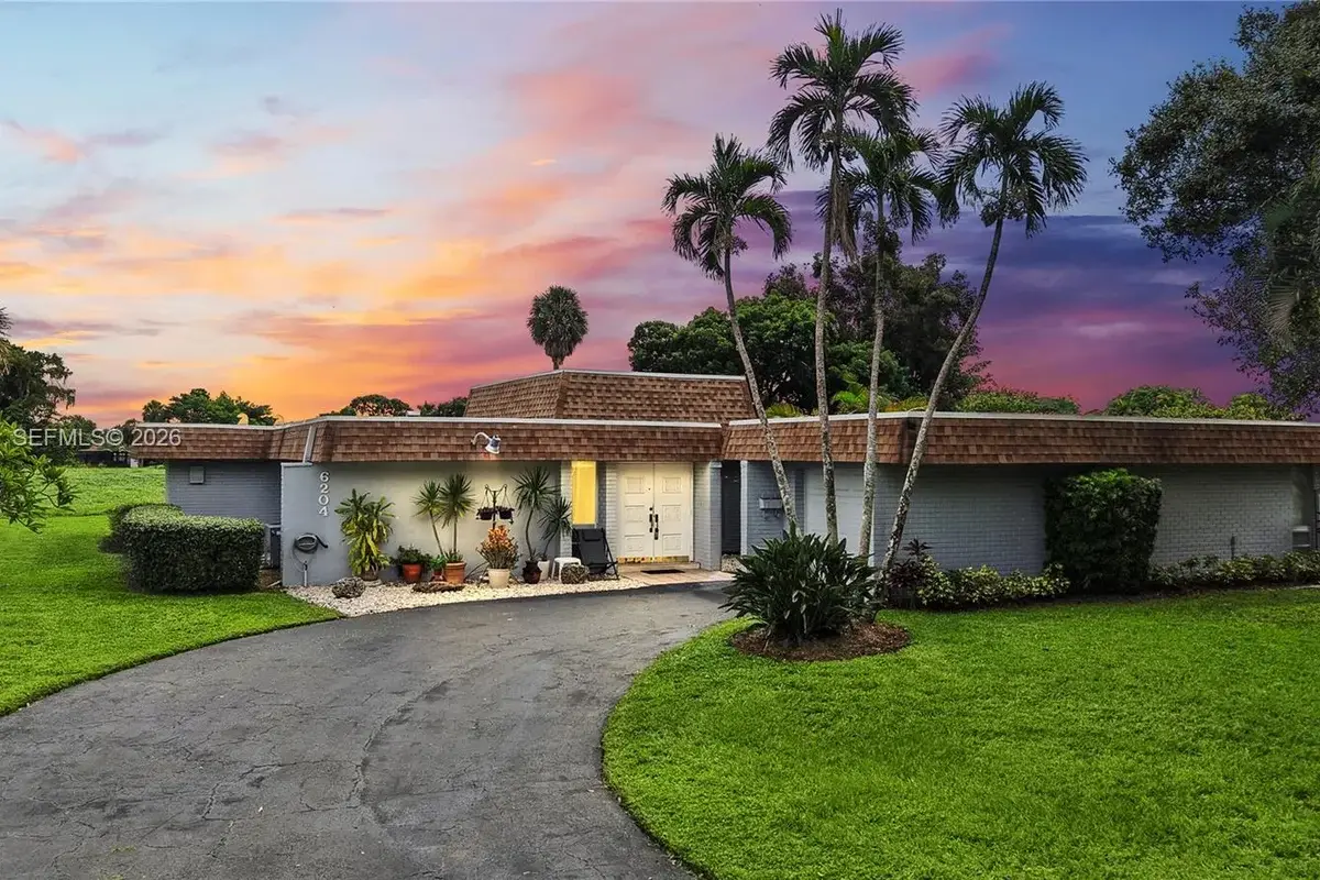 6204 Jacaranda Cir, Tamarac: photo 1 of 51