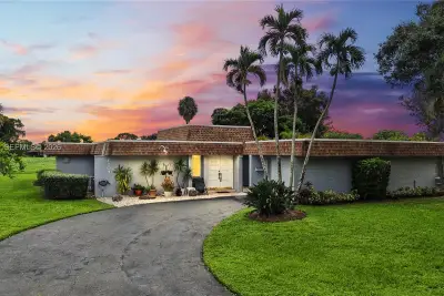 6204 Jacaranda Cir, Tamarac: photo 1 of 51