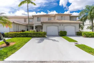 7354 SW 162nd Pl, Miami: photo 1 of 31