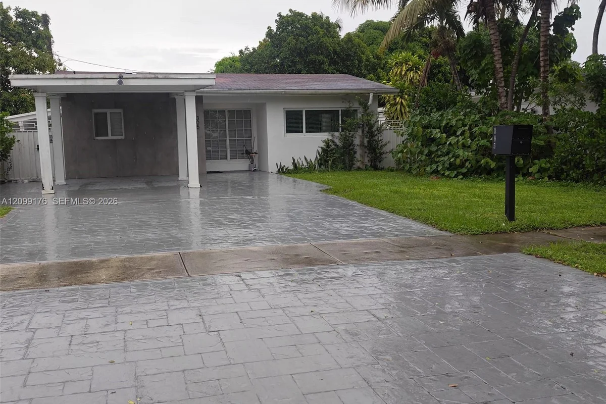 305 NW 122nd St, North Miami: photo 1 of 49