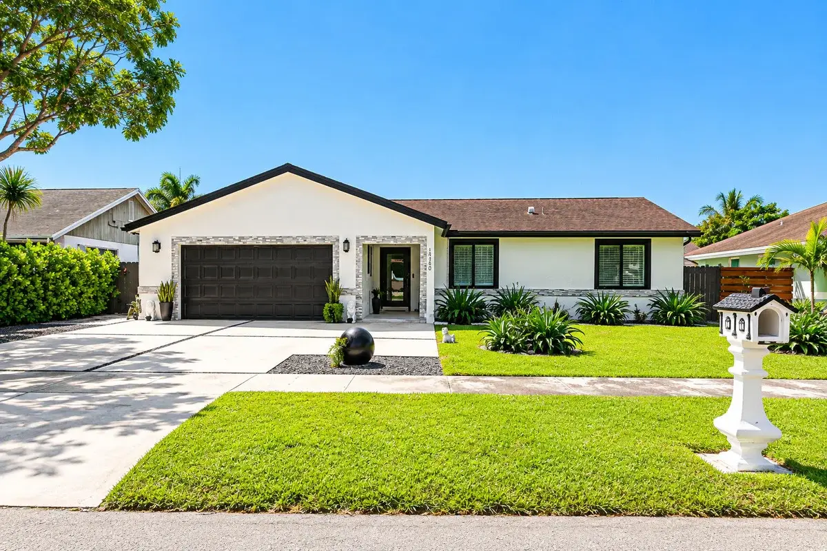 16580 SW 299th Ter, Homestead: photo 1 of 52