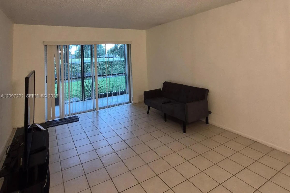 8000 Fairview Dr #107, Tamarac: photo 1 of 12