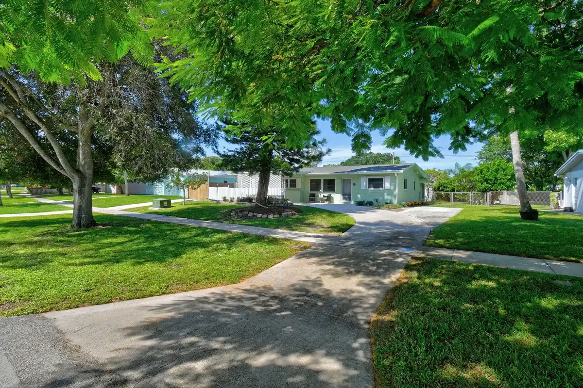 12229 Colony Ave, Palm Beach Gardens: photo 1 of 35