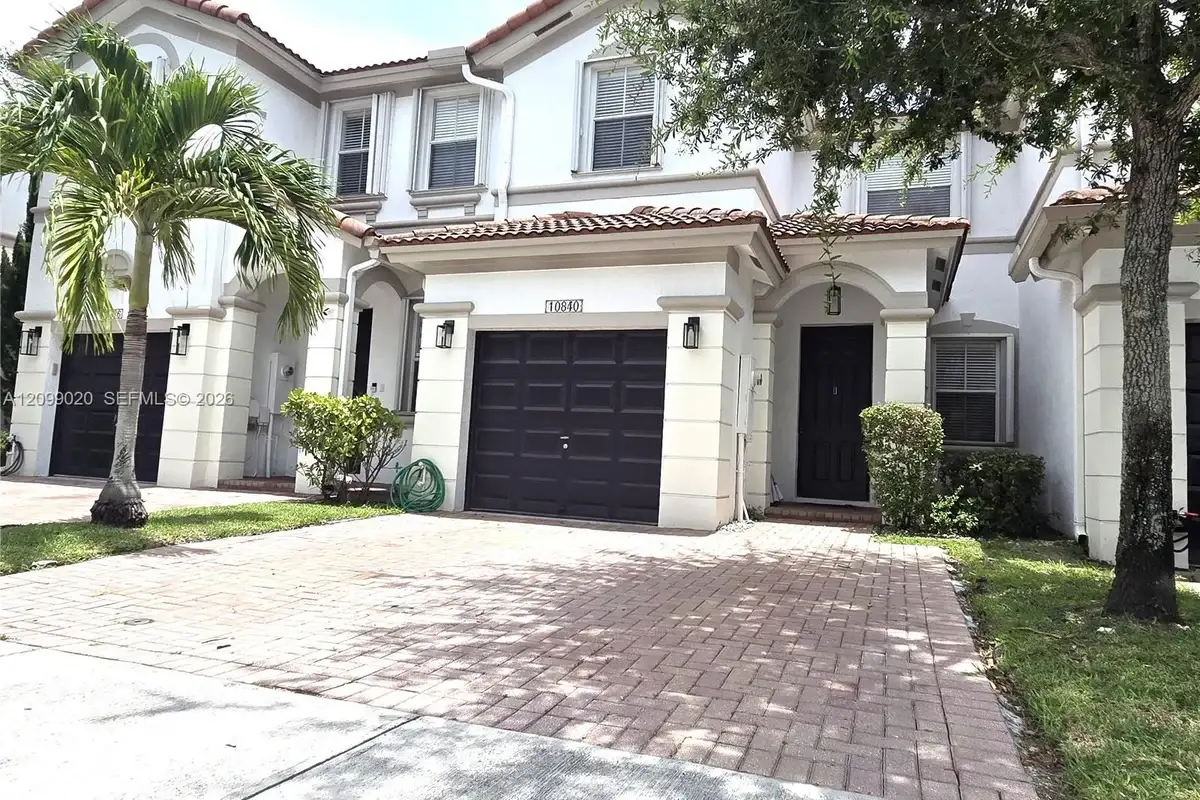10840 NW 79th St, Doral: photo 1 of 12