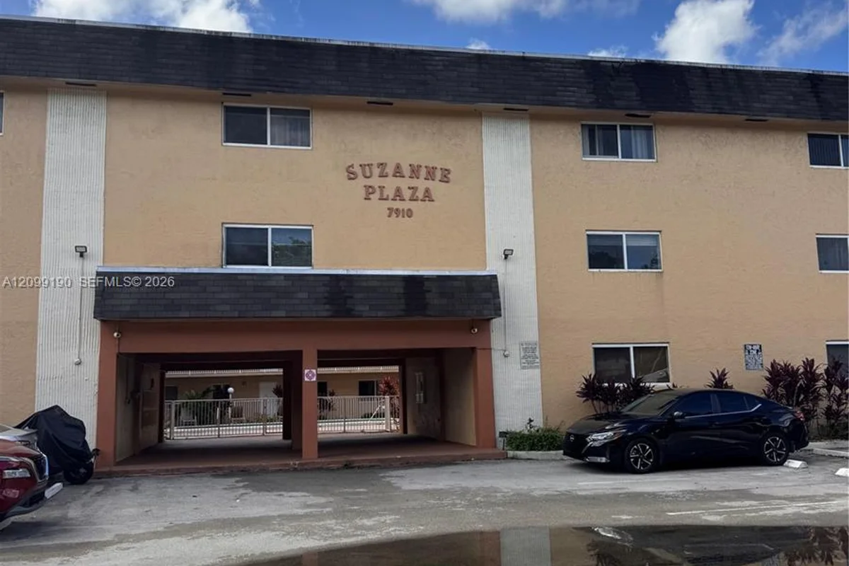 7910 Taft St #309, Pembroke Pines: photo 1 of 13