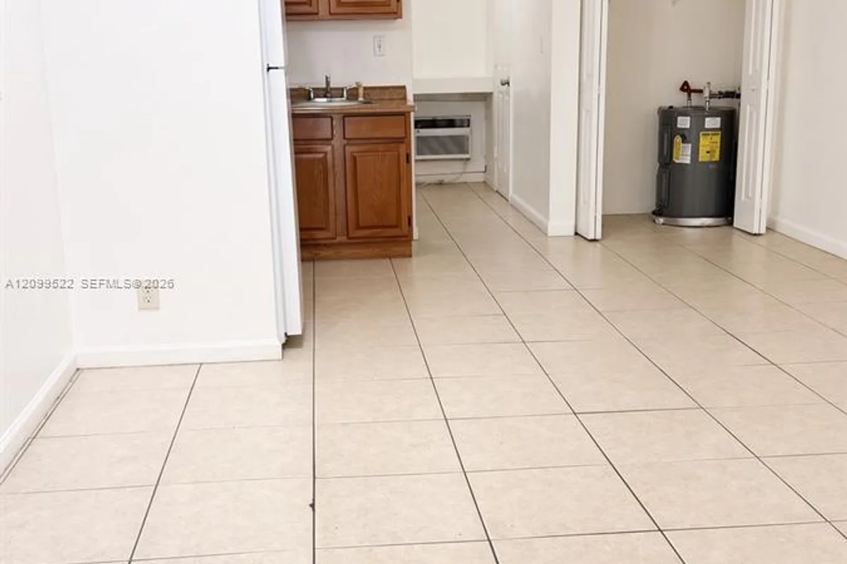 978 SW 10th Dr #20, Pompano Beach: photo 1 of 8