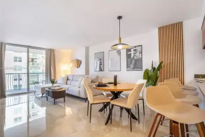 1200 Brickell Bay Dr #1805, Miami: photo 1 of 12