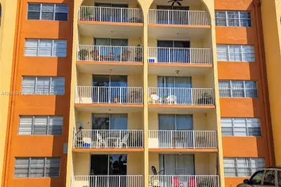 7000 NW 186th St #4-116, Hialeah: photo 1 of 10