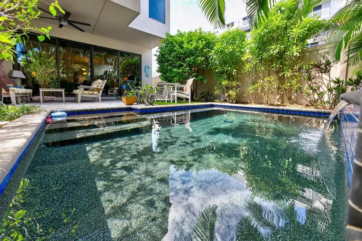 930 NE 16th Ave, Fort Lauderdale: photo 1 of 46