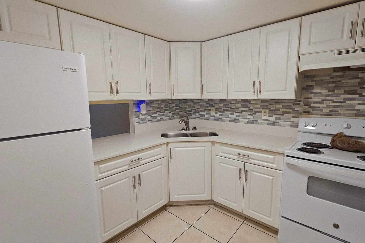 4200 NW 3rd Ct #122, Plantation: photo 1 of 8