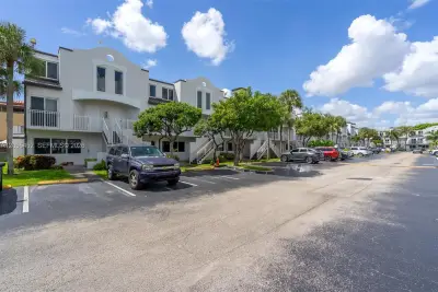 8630 NW 5th Ter #16-202, Miami: photo 1 of 35