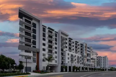 19401 W Dixie Hwy #108, Miami: photo 1 of 30