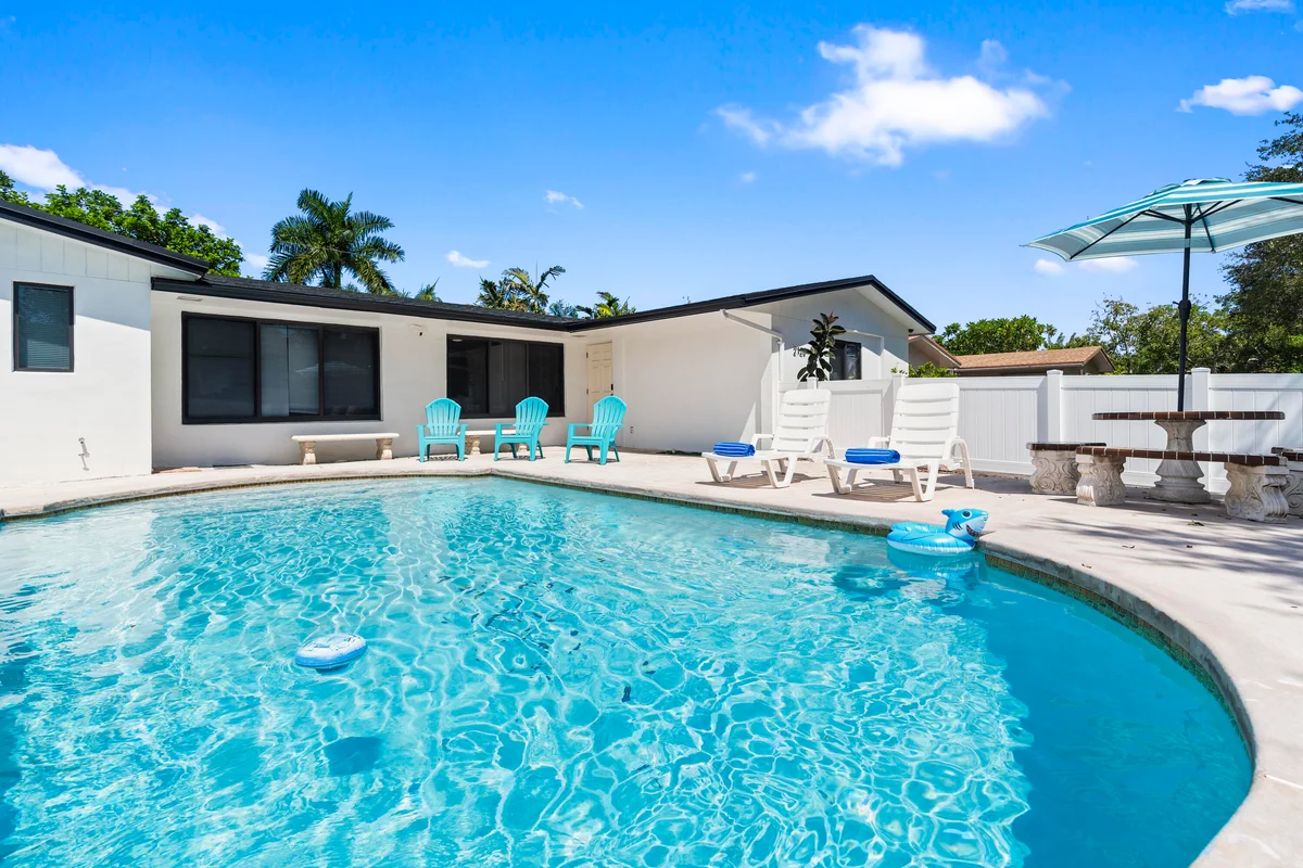 2121 NE 51st Ct, Fort Lauderdale: photo 1 of 36