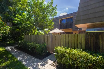 4603 46th Way, West Palm Beach: photo 1 of 26