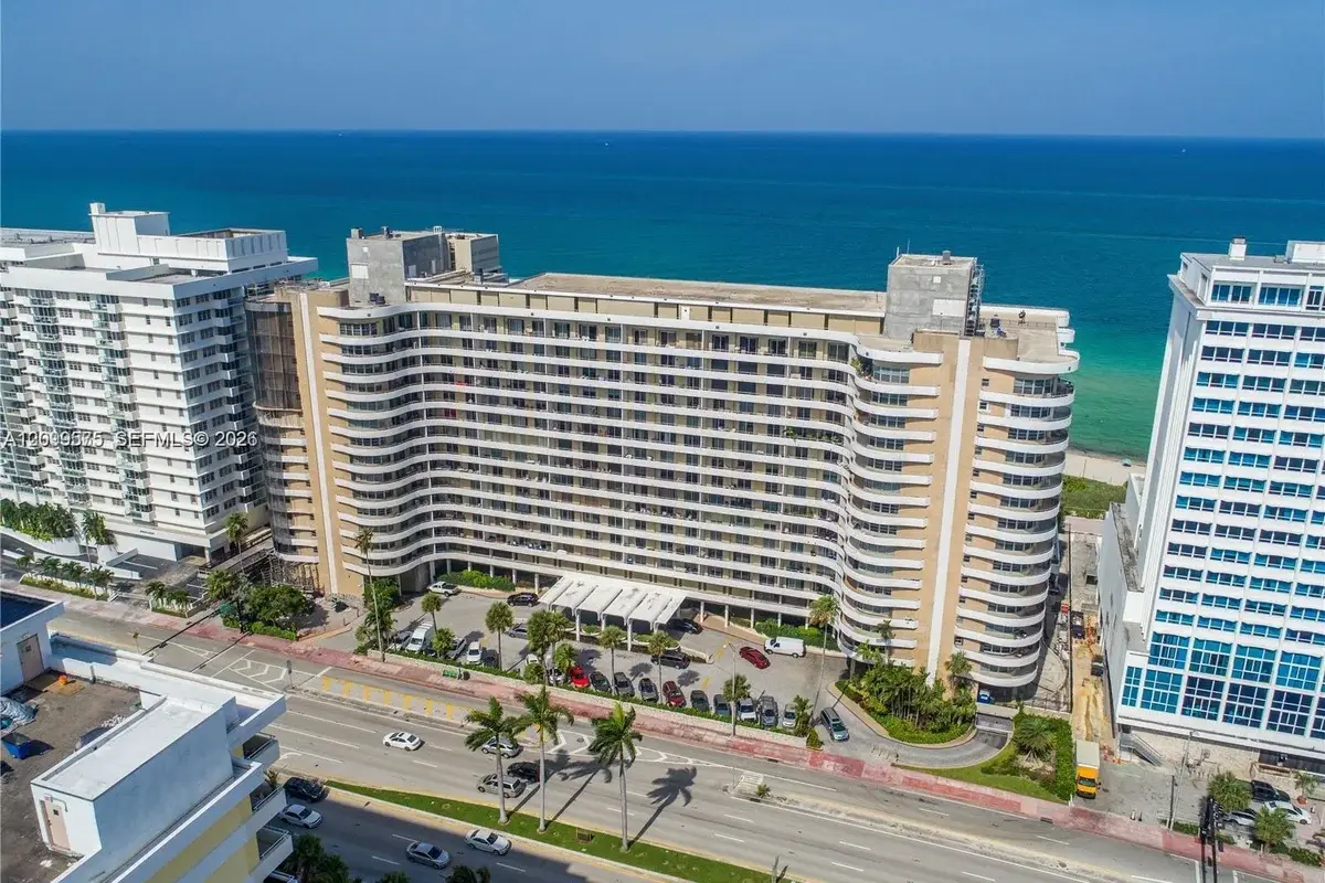 Condo in Miami Beach: photo 1 of 38
