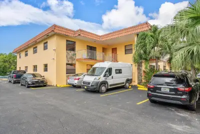 3522 NE 166th St #6, North Miami Beach: photo 1 of 37