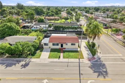 4041 W 8th Ave, Hialeah: photo 1 of 47