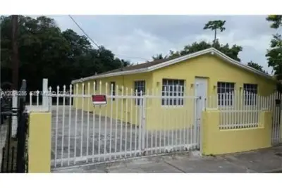 145 NW 42nd St #2, Miami: photo 1 of 5