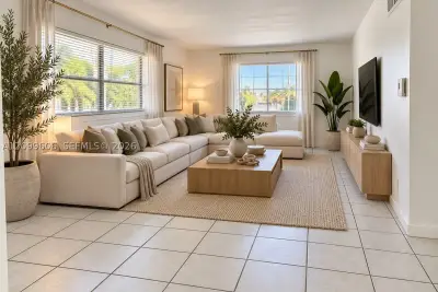 950 Biarritz Dr #4, Miami Beach: photo 1 of 10