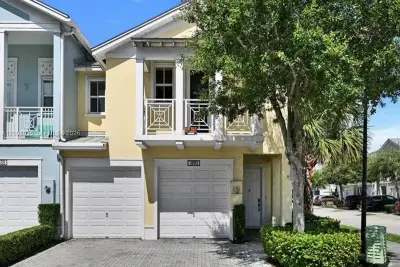 7490 NW 115th Ct, Doral: photo 1 of 36