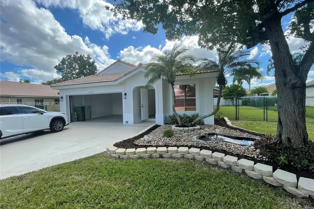 16232 SW 10th St, Pembroke Pines: photo 1 of 18