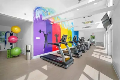 245 NE 53 St #4, Miami: photo 1 of 14
