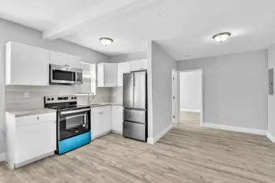 1142 SW 4th St #16, Miami: photo 1 of 12