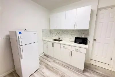 840 N 70th Way, Hollywood: photo 1 of 9