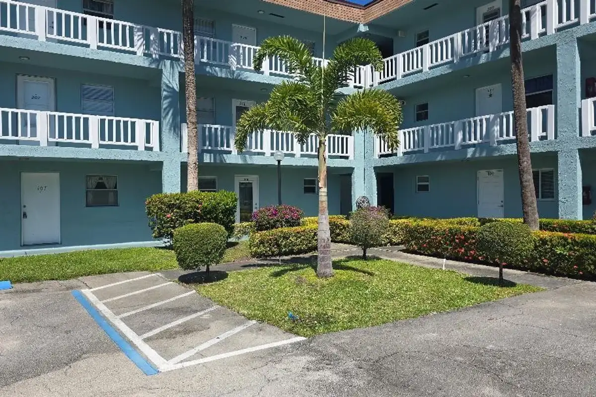 606 SW Natura Blvd #208, Deerfield Beach: photo 1 of 26