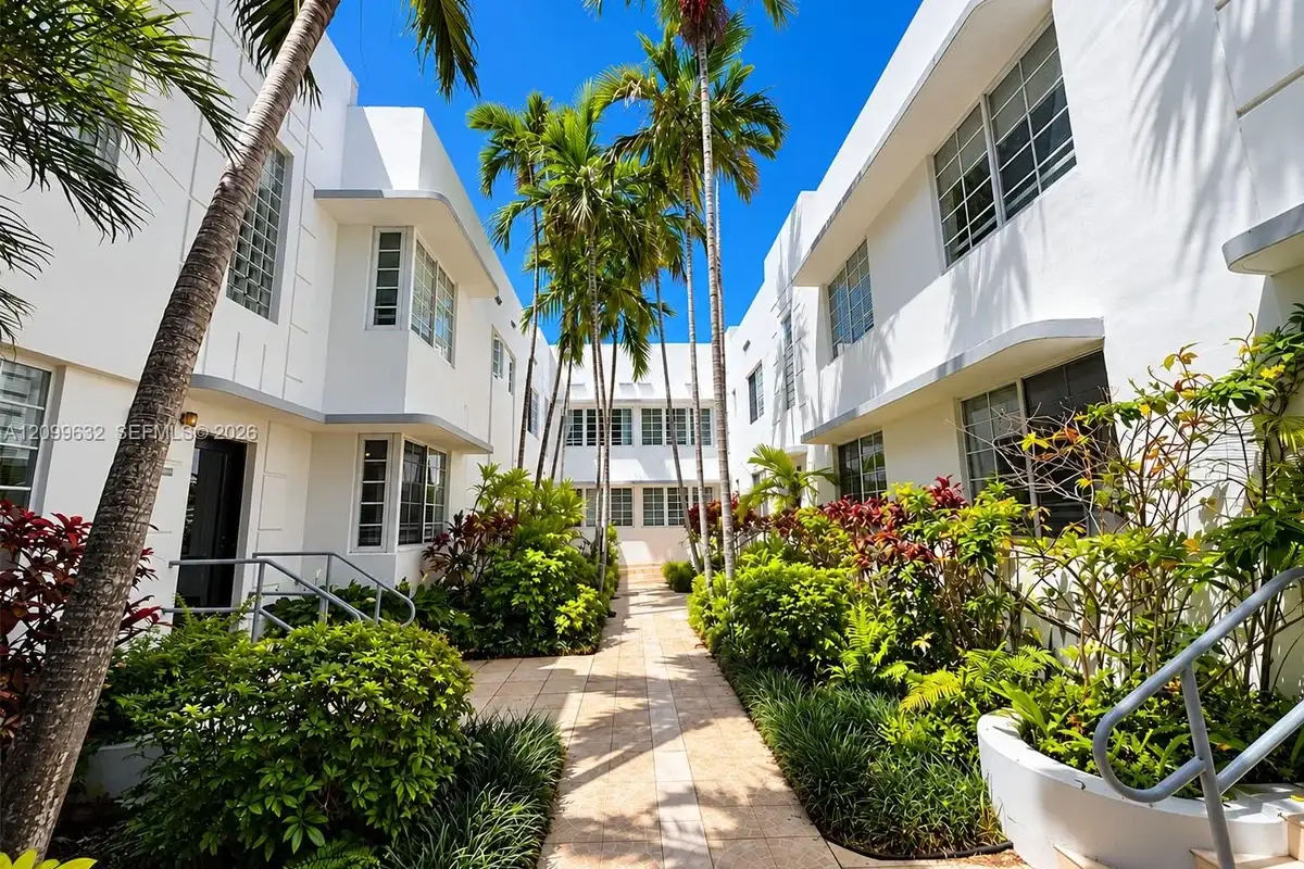 1000 Meridian Ave #17, Miami Beach: photo 1 of 8