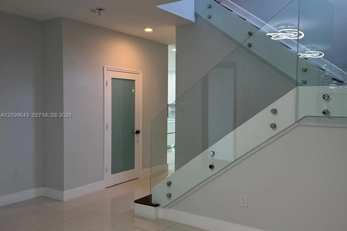 15413 SW 176th Ter, Miami: photo 1 of 39