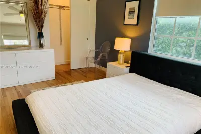 2840 Pine Tree Dr #1, Miami Beach: photo 1 of 6