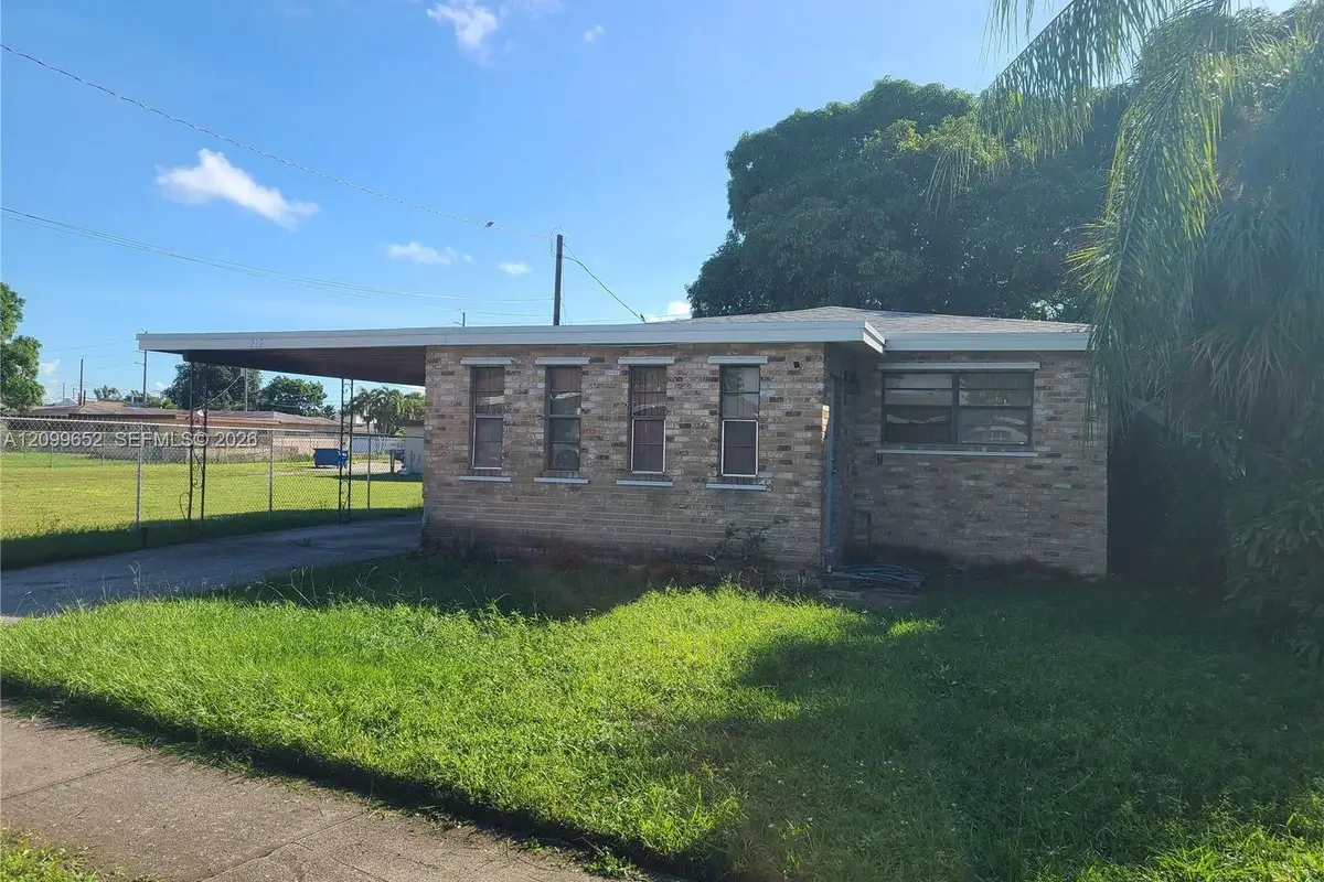 212 NW 6th Ave, Dania Beach: photo 1 of 15