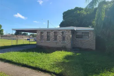 212 NW 6th Ave, Dania Beach: photo 1 of 15