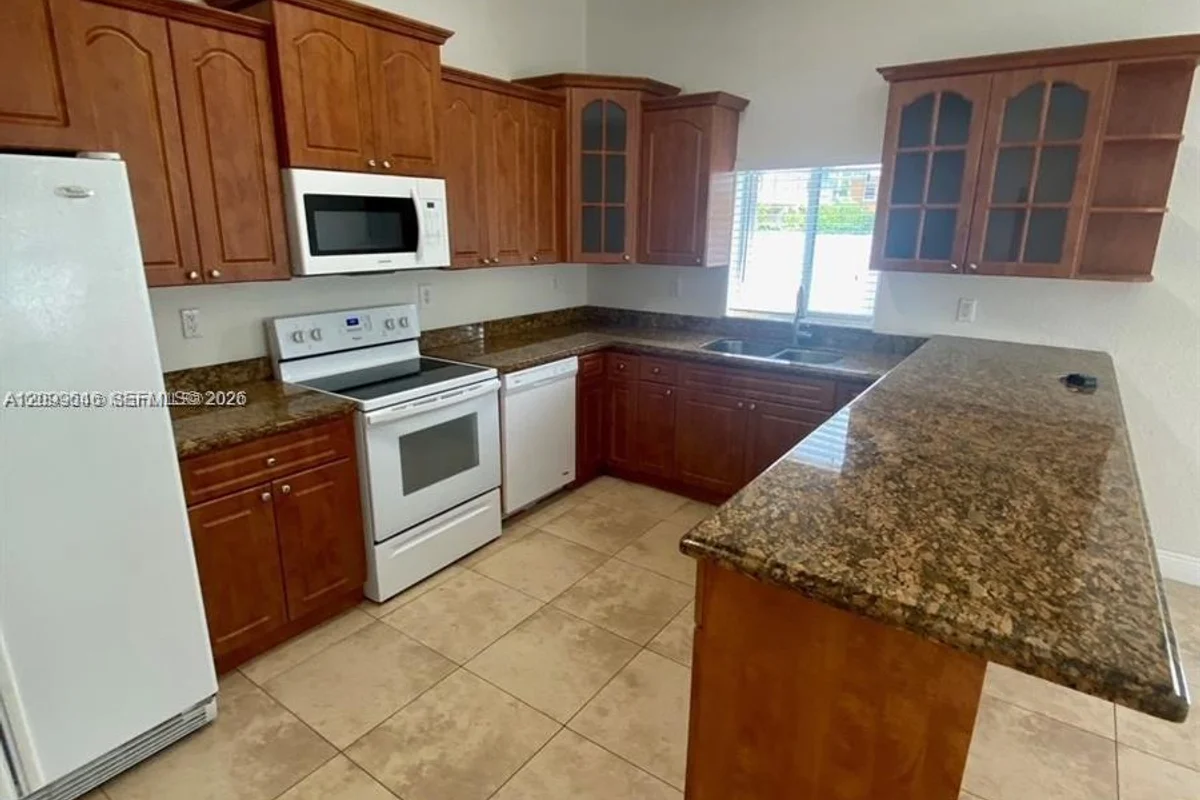 2485 W 5th Ct #B, Hialeah: photo 1 of 17