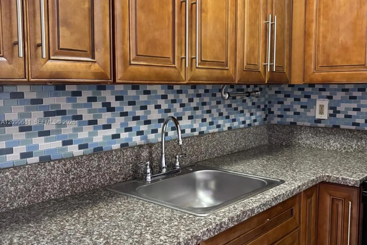482 NW 165th St Rd #A-502, Miami: photo 1 of 10