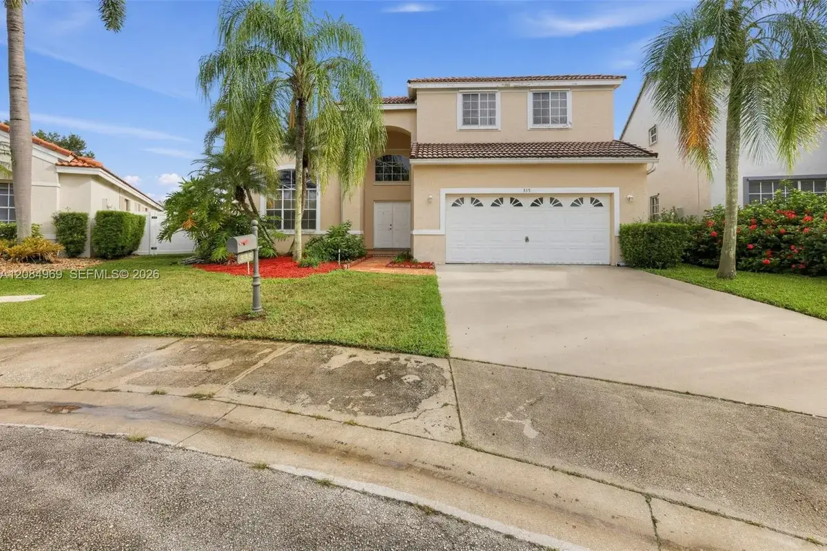 335 Cambridge Dr, Weston: photo 1 of 34