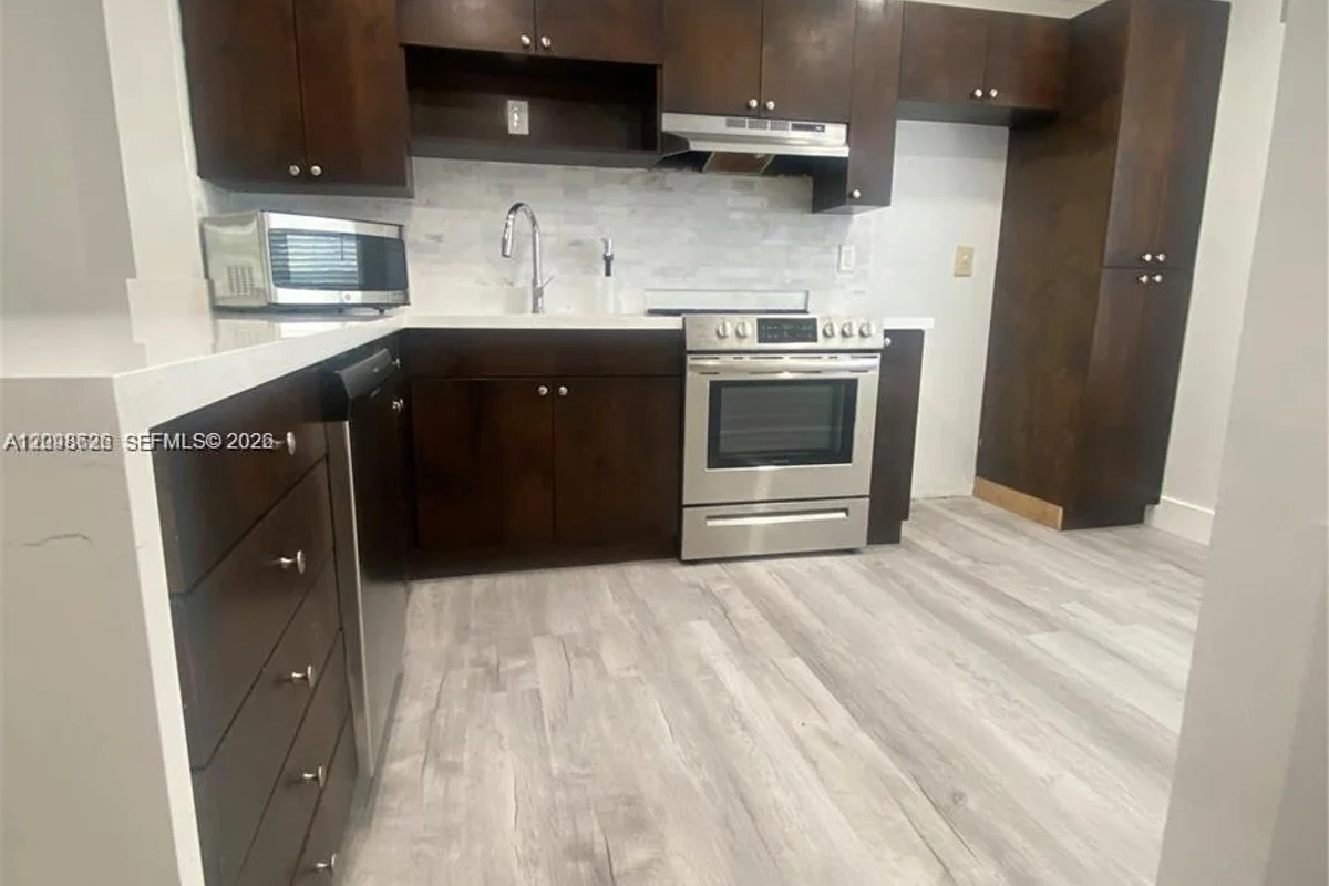 8107 SW 21st Ct, Miramar: photo 1 of 13