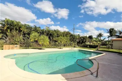7221 NW 10th Pl, Plantation: photo 1 of 25