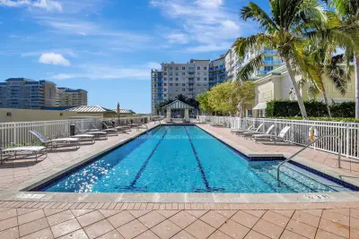 350 N Federal Hwy #605, Boynton Beach: photo 1 of 32