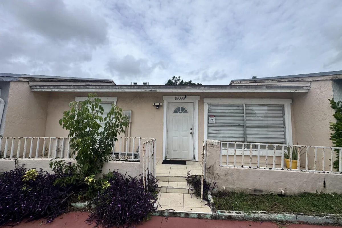 18088 NW 40th Pl, Miami Gardens: photo 1 of 11
