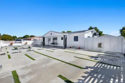20603 NW 44th Pl, Miami Gardens: photo 1 of 73