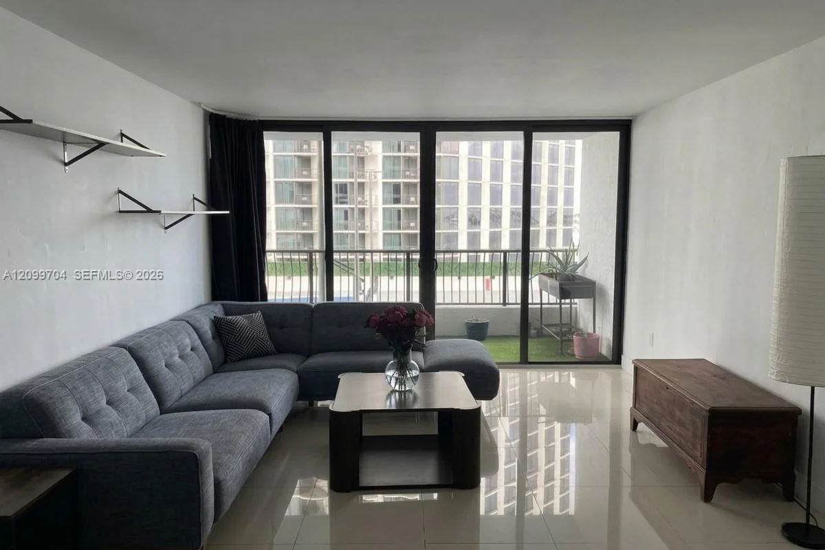 555 NE 15th St #10F, Miami: photo 1 of 12
