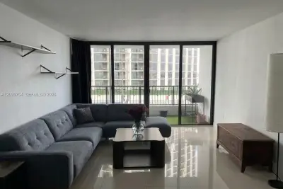 555 NE 15th St #10F, Miami: photo 1 of 12