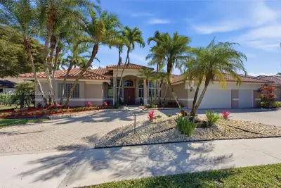 158 Dockside Cir, Weston: photo 1 of 48