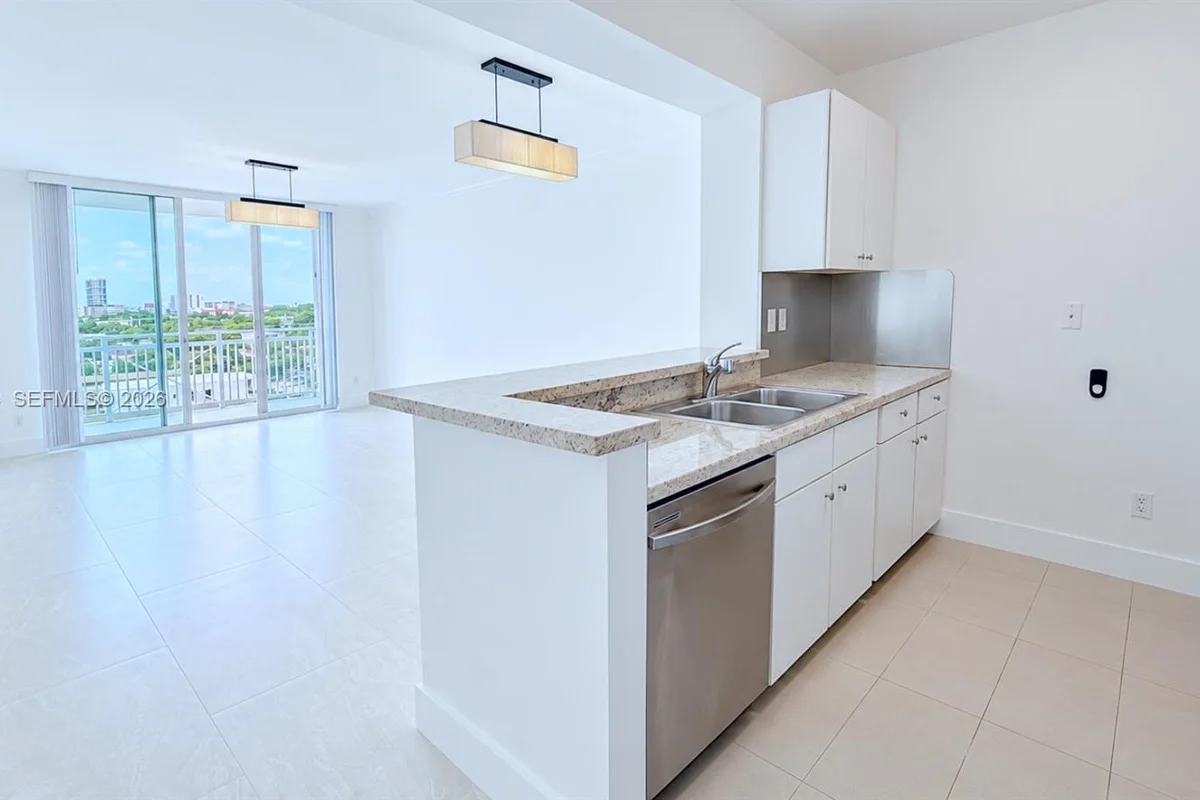 2665 SW 37th Ave #701, Miami: photo 1 of 26