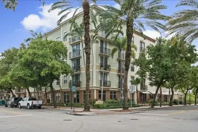 1900 Van Buren St #112B, Hollywood: photo 1 of 25