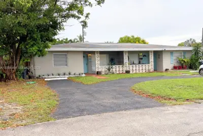 5407 NE 22nd Ter, Fort Lauderdale: photo 1 of 43