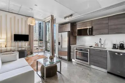 151 SE 1st St #1404, Miami: photo 1 of 44