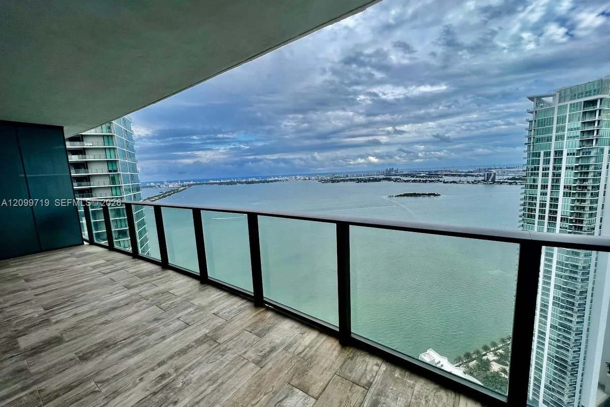 650 NE 32nd St #4802, Miami: photo 1 of 11
